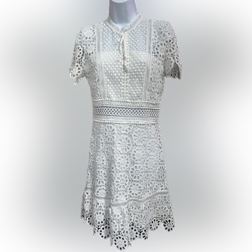 Womens AQUA Elegant Embroidery Laced Short Sleeve Sheath Dress size small.